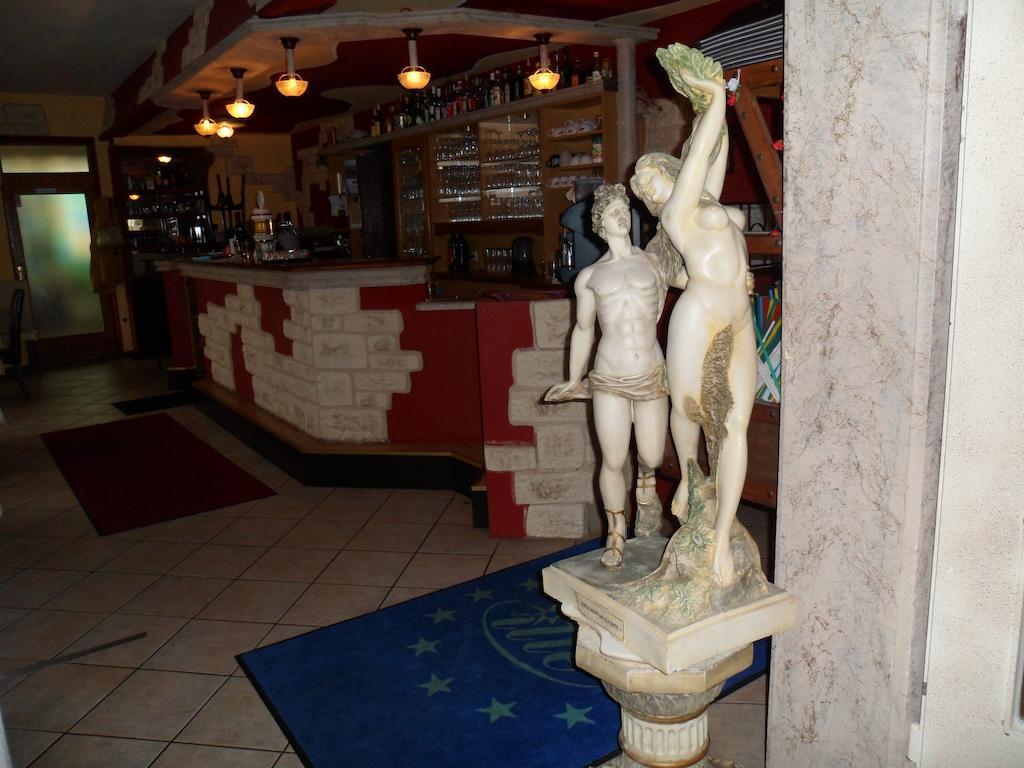 Hotel Taverne Inos Laatzen Екстериор снимка