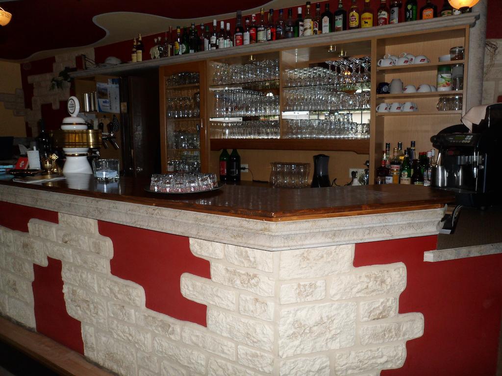 Hotel Taverne Inos Laatzen Екстериор снимка