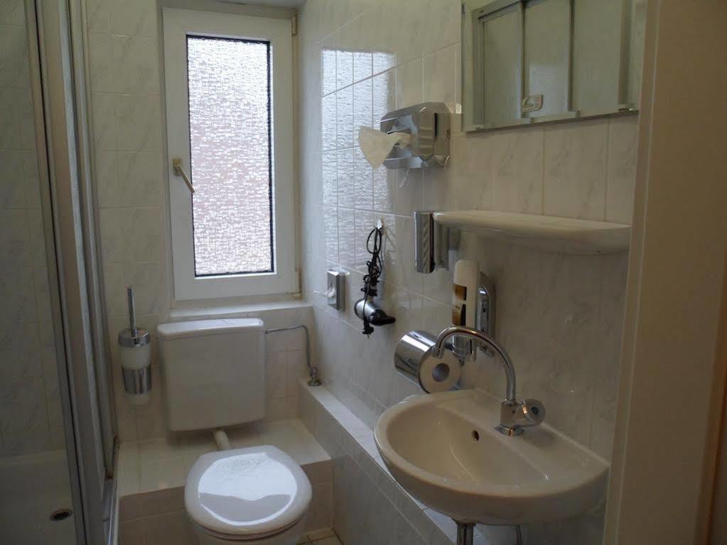 Hotel Taverne Inos Laatzen Екстериор снимка