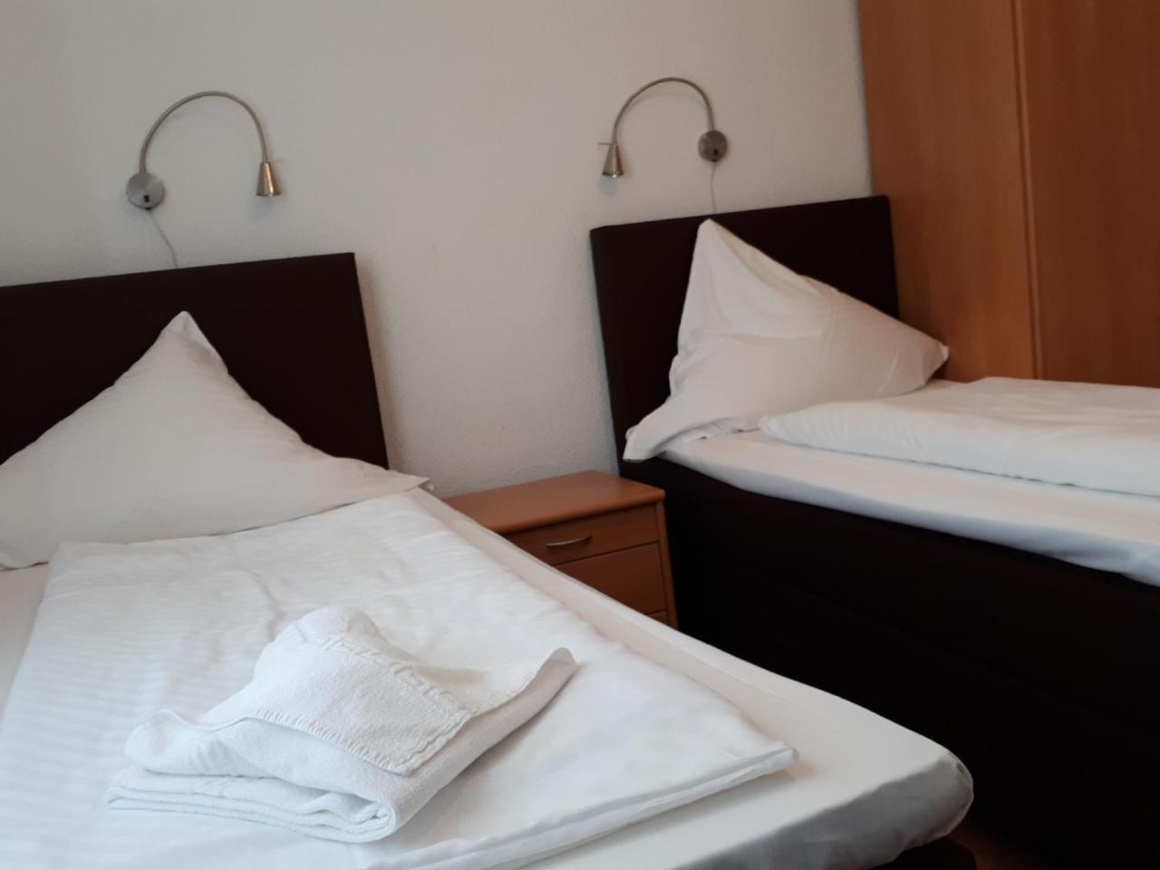Hotel Taverne Inos Laatzen Екстериор снимка